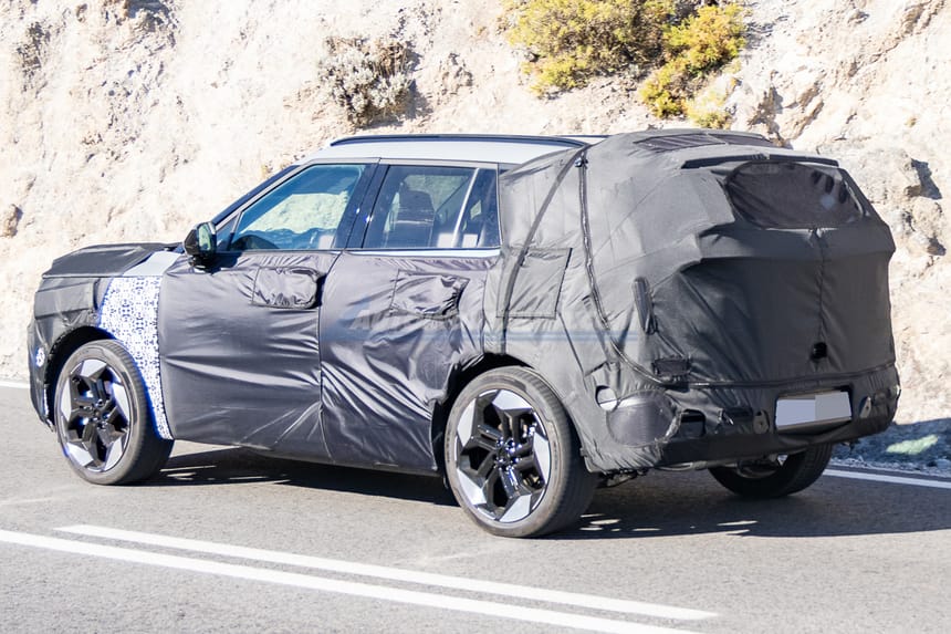 SPIED: Next-gen Hyundai Tucson spotted with retro aesthetics SPIED: Next-gen Hyundai Tucson spotted with retro aesthetics image